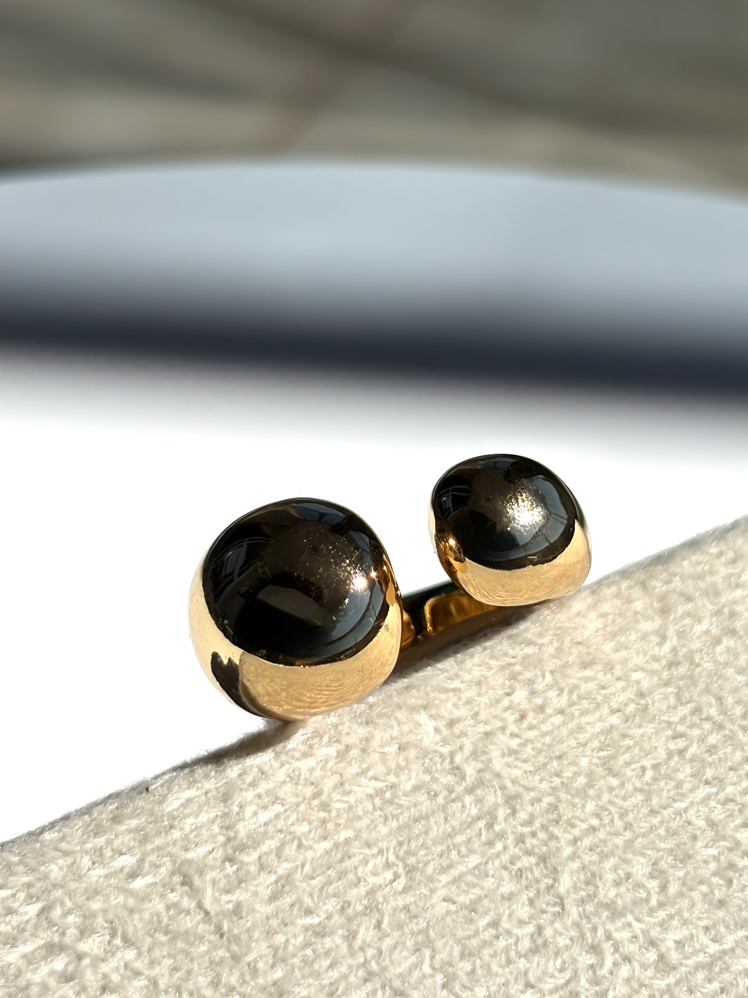 Brincos com Pedra Preta